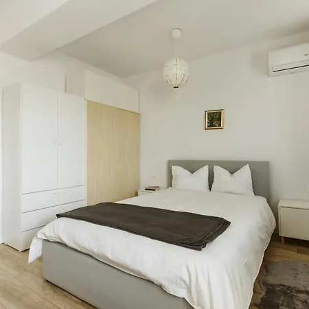 Pure Apartment *